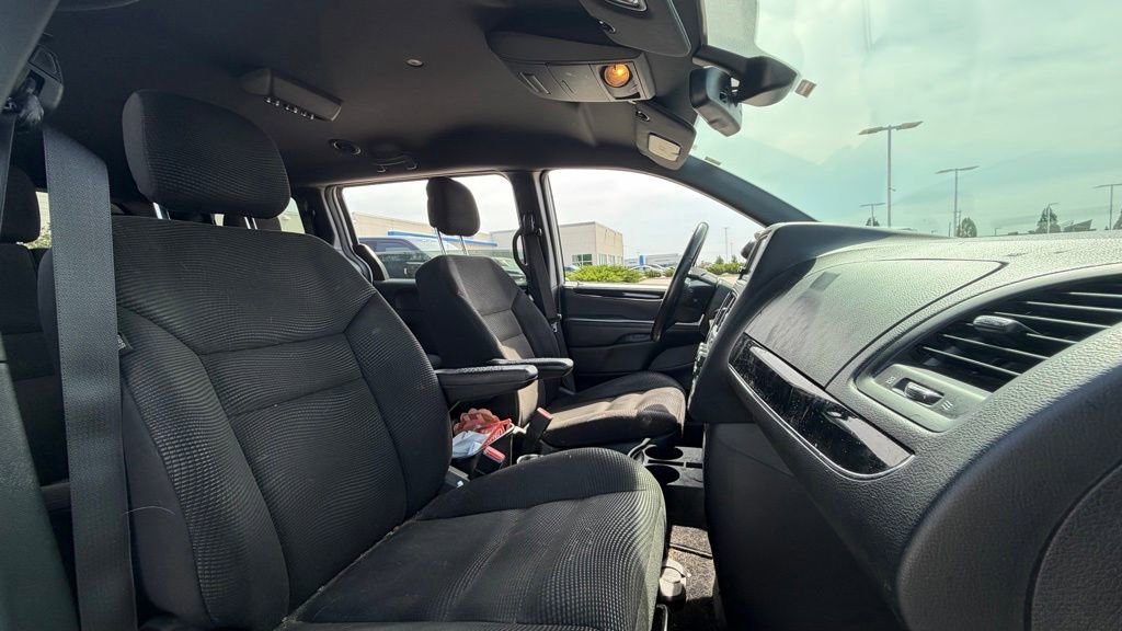 Used 2020 Dodge Grand Caravan SE FWD image 11