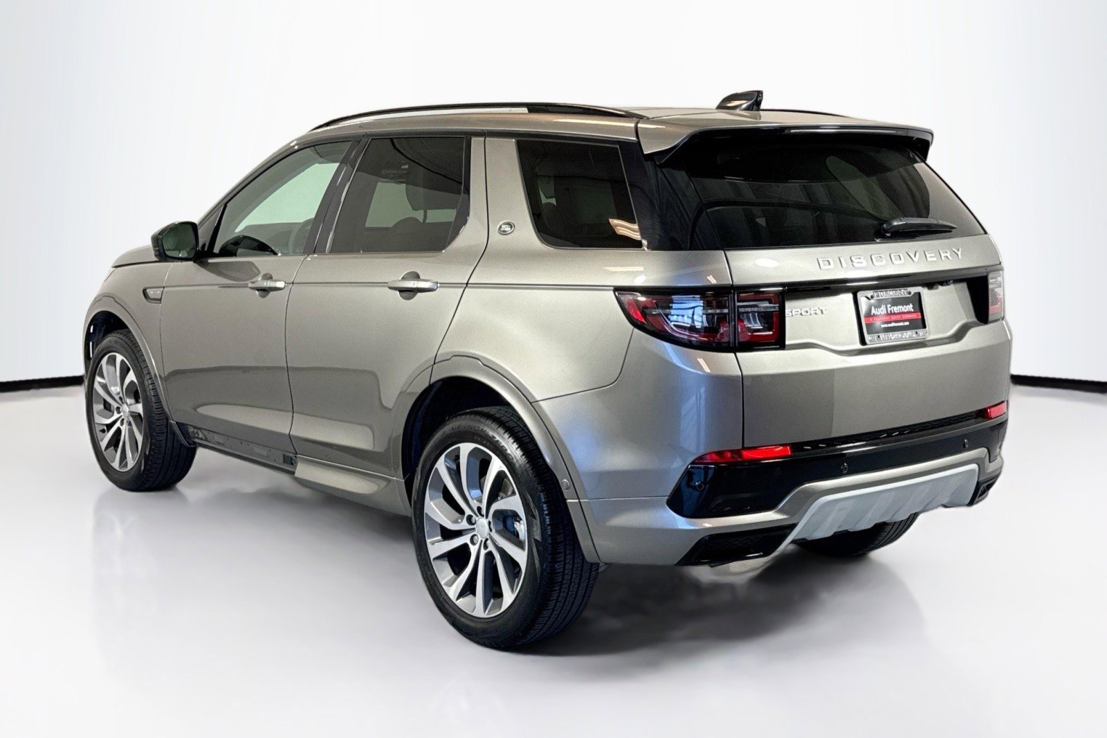 Used 2024 Land Rover Discovery Sport S image 7