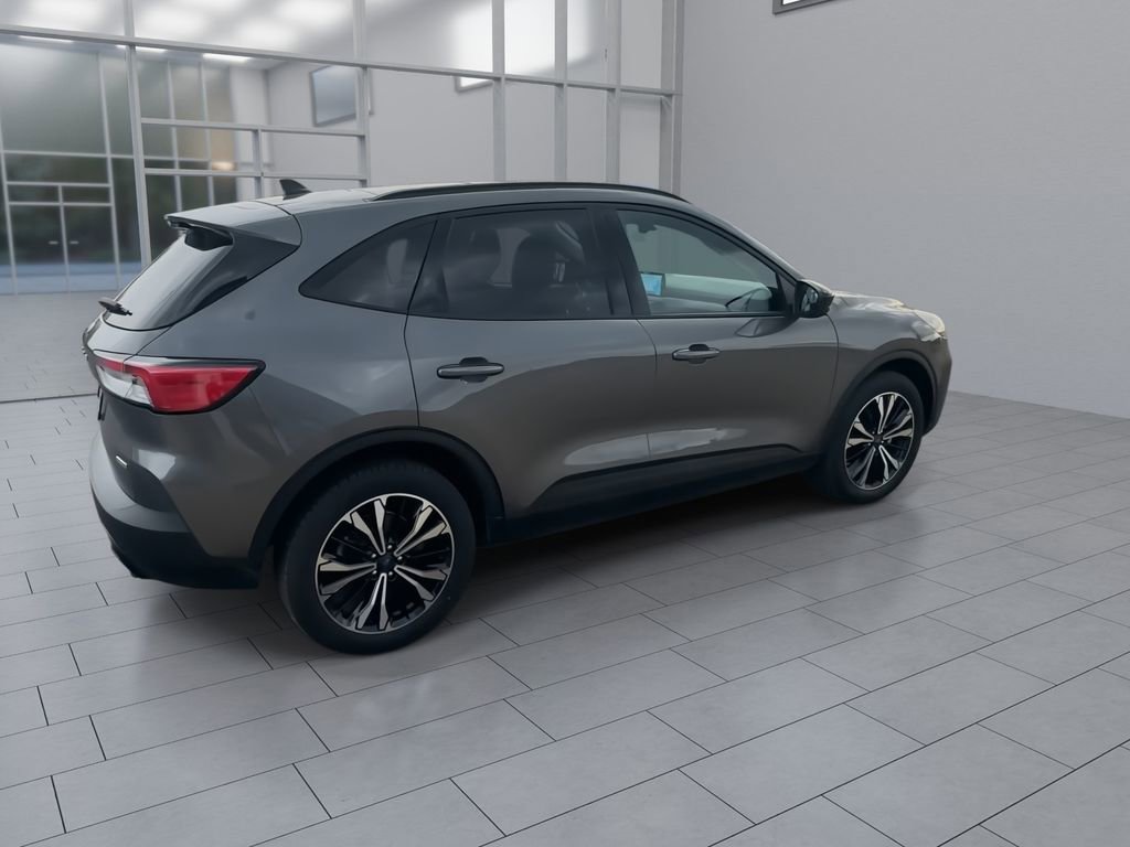 Used 2021 Ford Escape SE w/ SE Sport Appearance Package image 8