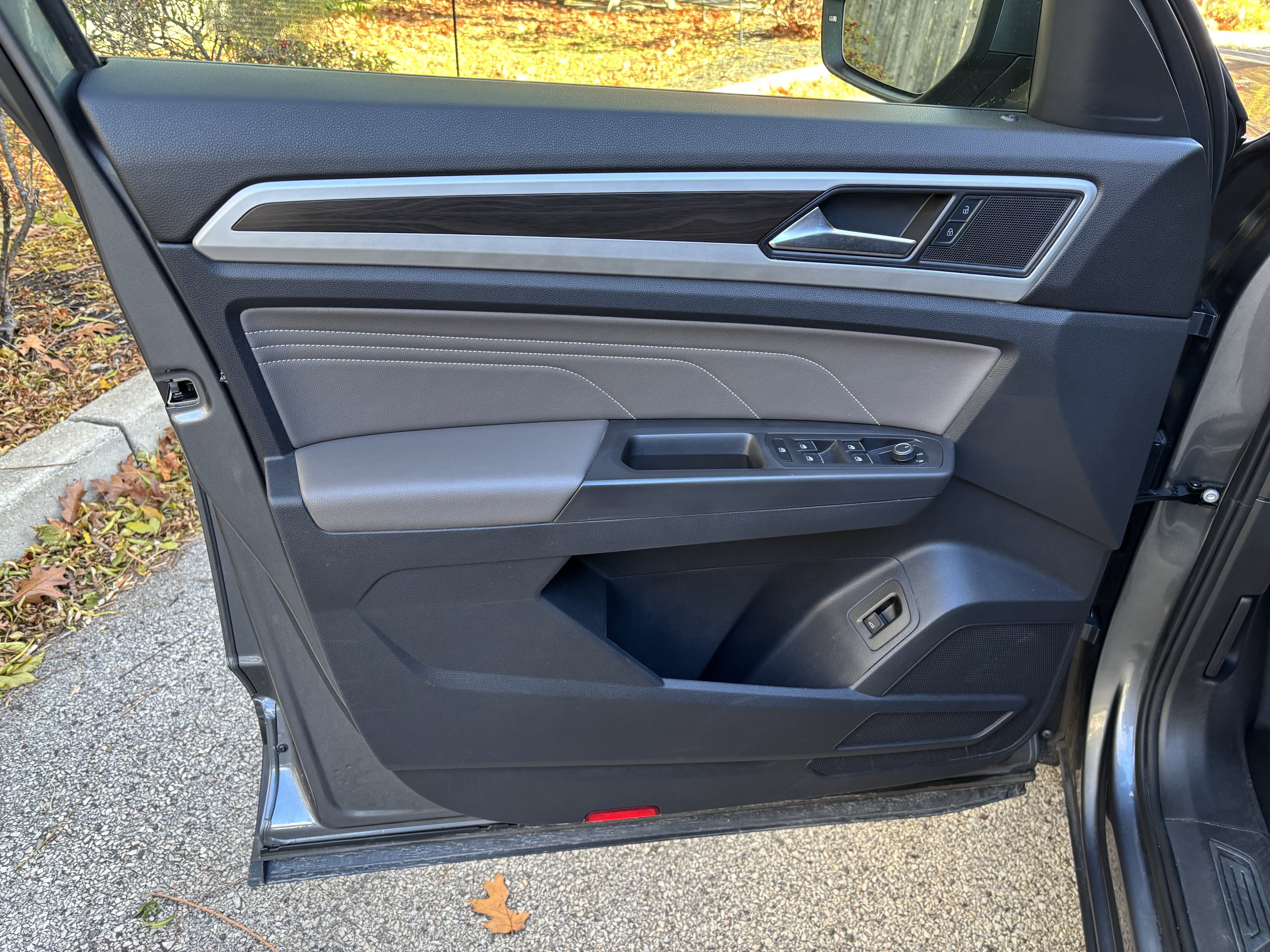 Used 2022 Volkswagen Atlas SE image 16