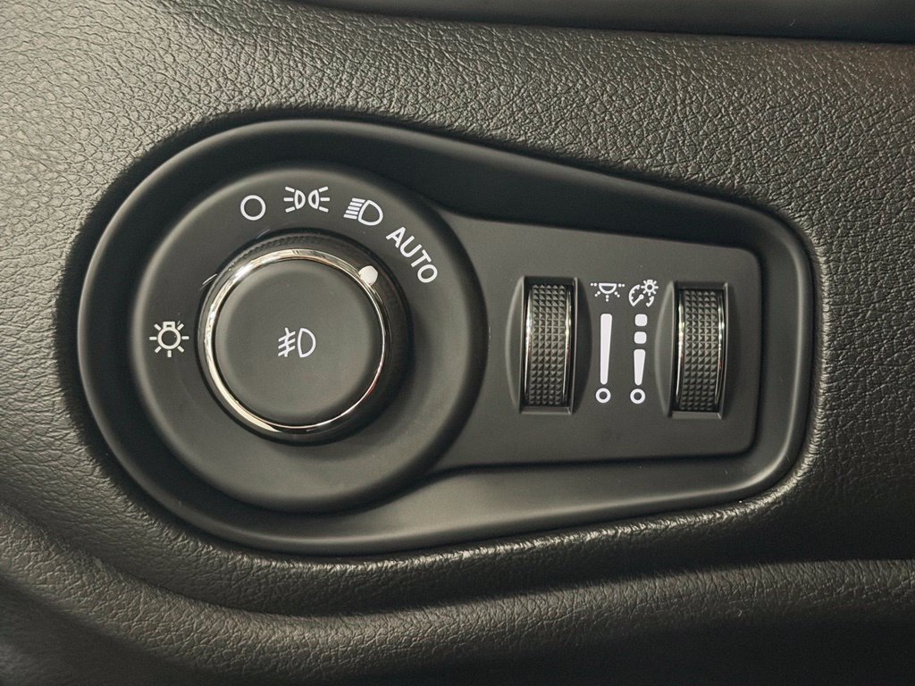Used 2022 Jeep Renegade Trailhawk w/ Sun/Sound Group AWD/4WD image 14