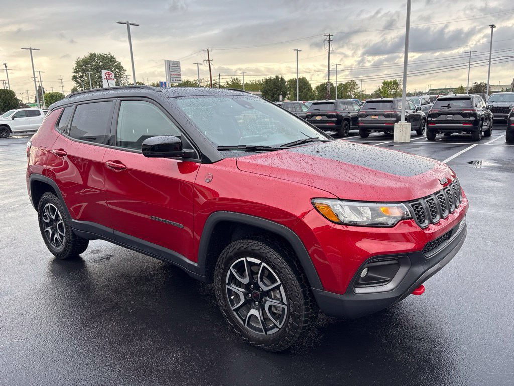 Used 2025 Jeep Compass Trailhawk w/ Trailhawk Convenience Group AWD/4WD image 7
