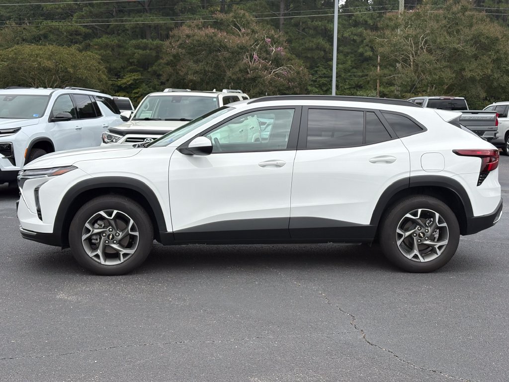 Used 2025 Chevrolet Trax LT w/ Driver Confidence Package FWD image 2