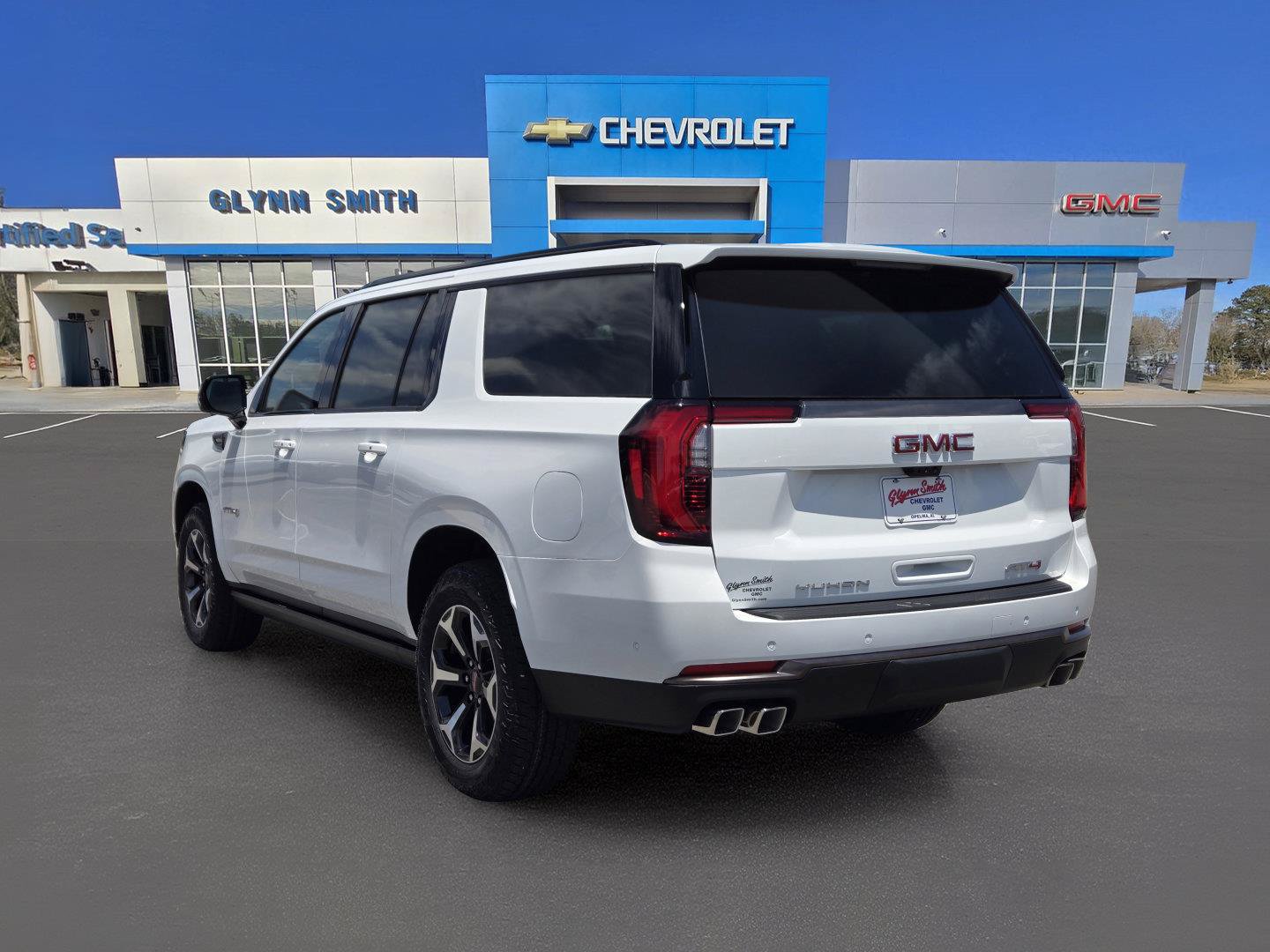 New 2026 GMC Yukon AT4 Ultimate w/ LPO, Floor Liner Package AWD/4WD image 11