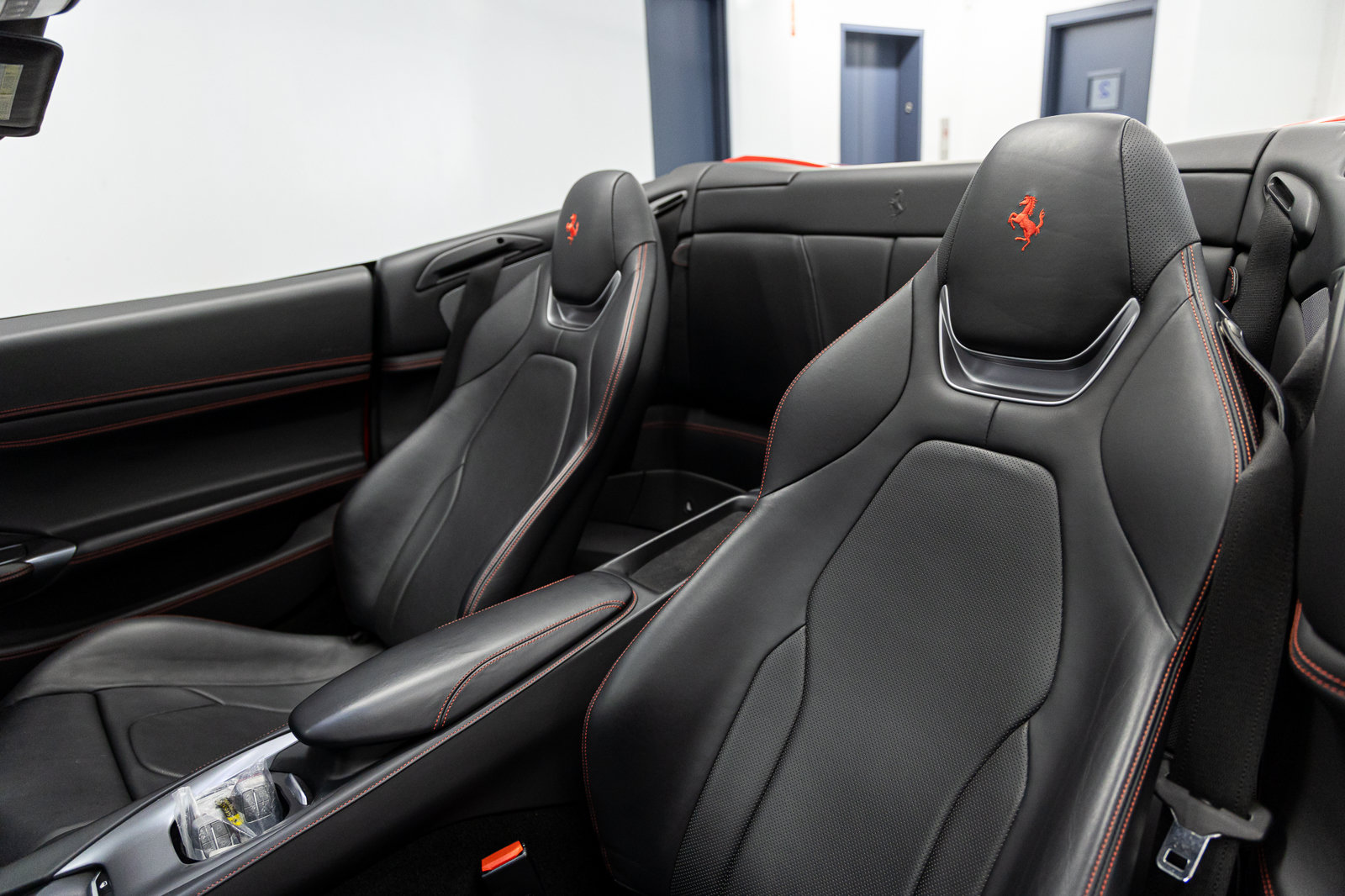 Used 2020 Ferrari Portofino RWD image 33