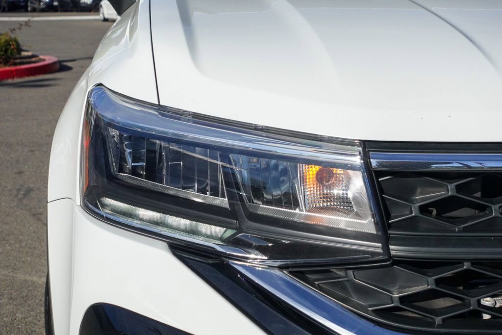 Used 2022 Volkswagen Taos SE image 5