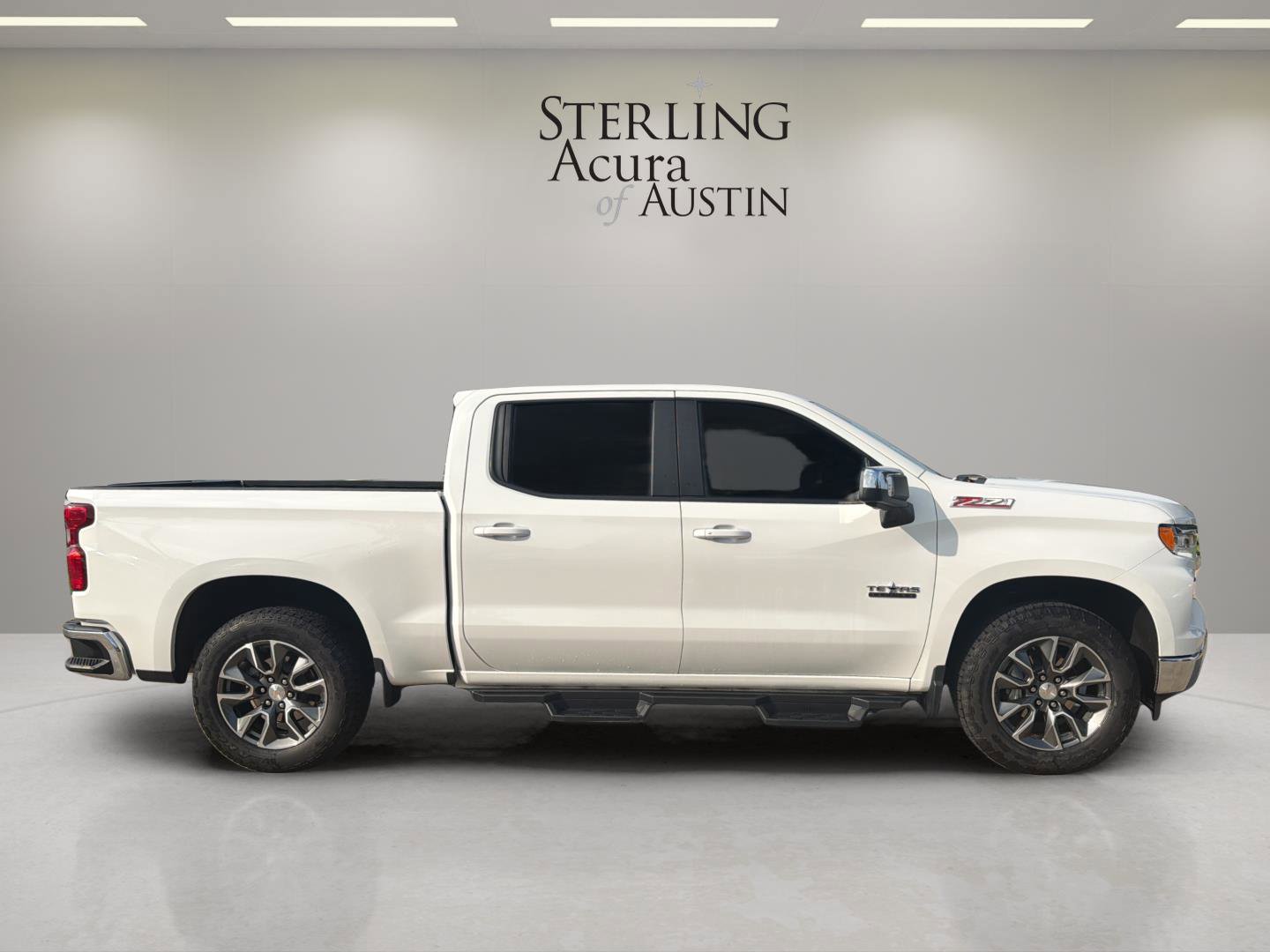 Used 2024 Chevrolet Silverado 1500 LT AWD/4WD image 4
