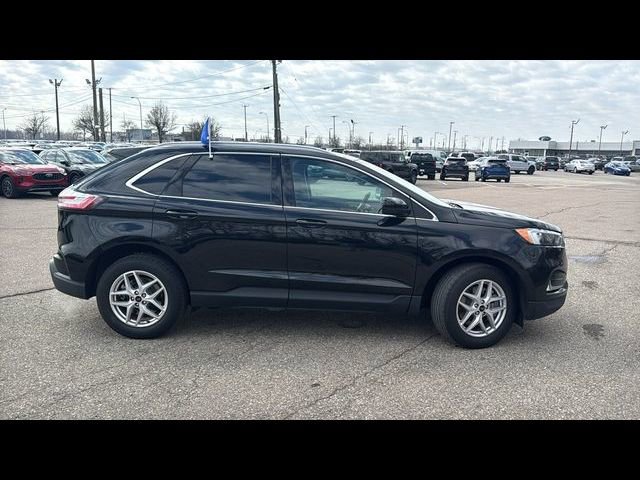 Certified 2023 Ford Edge SEL w/ Convenience Package AWD/4WD image 3