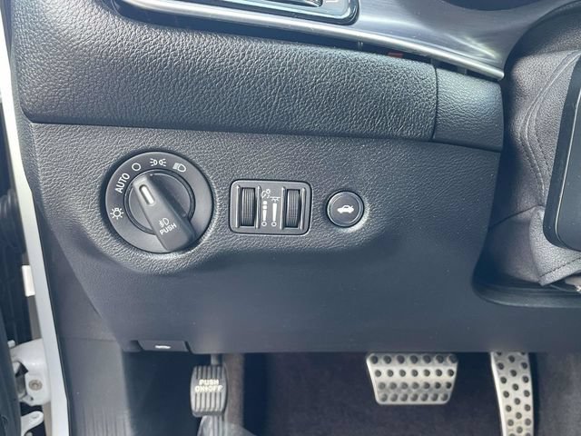Used 2018 Dodge Challenger SXT Plus RWD image 13