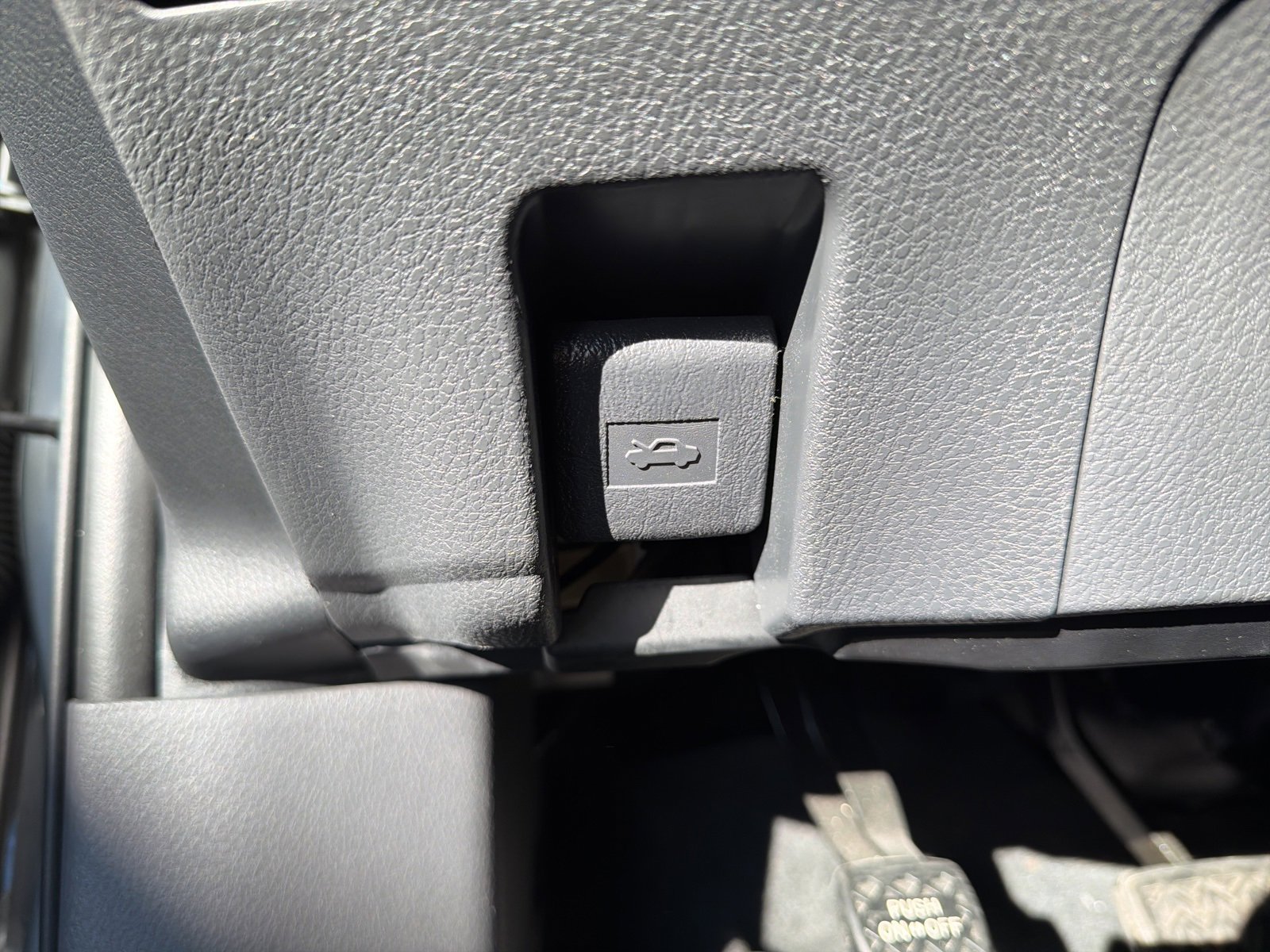 Used 2020 Toyota Camry LE image 62