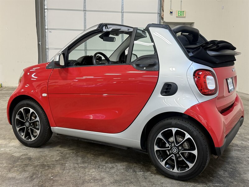 Used 2017 smart fortwo passion RWD image 5