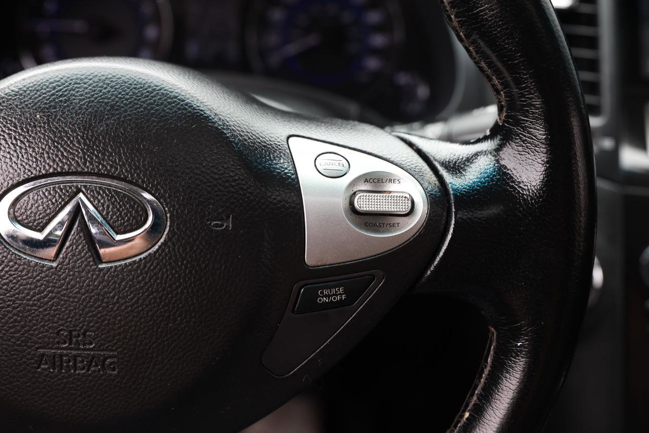 Used 2014 INFINITI QX70 image 27