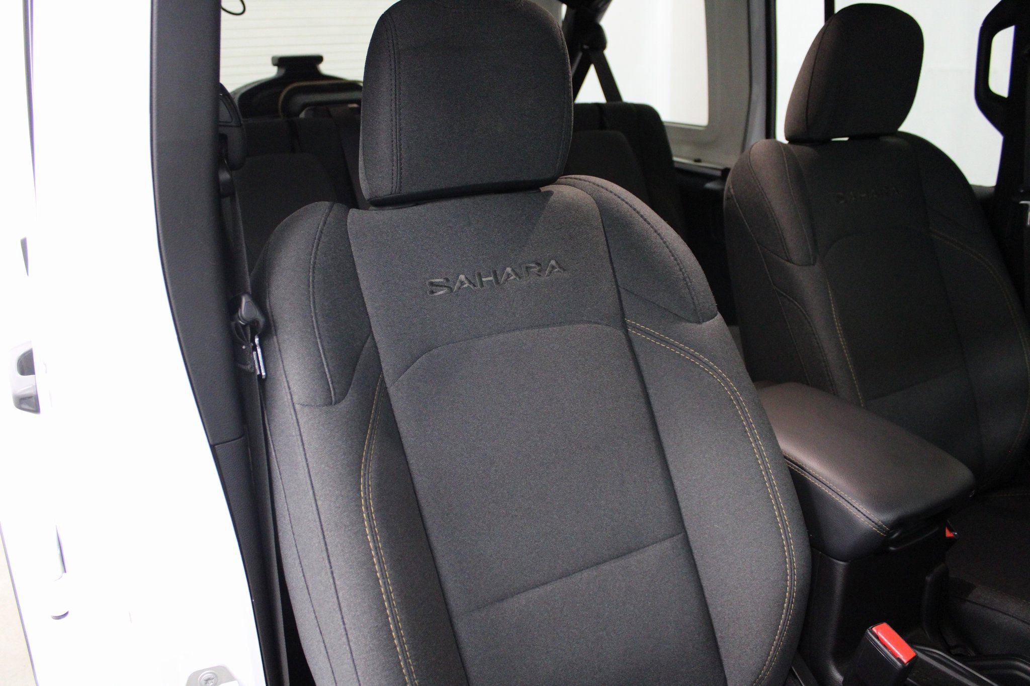 Used 2024 Jeep Wrangler Unlimited Sahara image 32