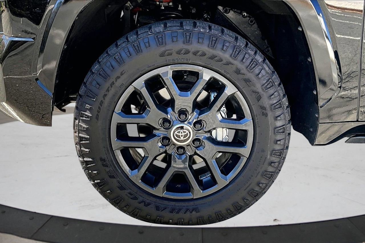 Used 2024 Toyota Tundra Platinum image 33