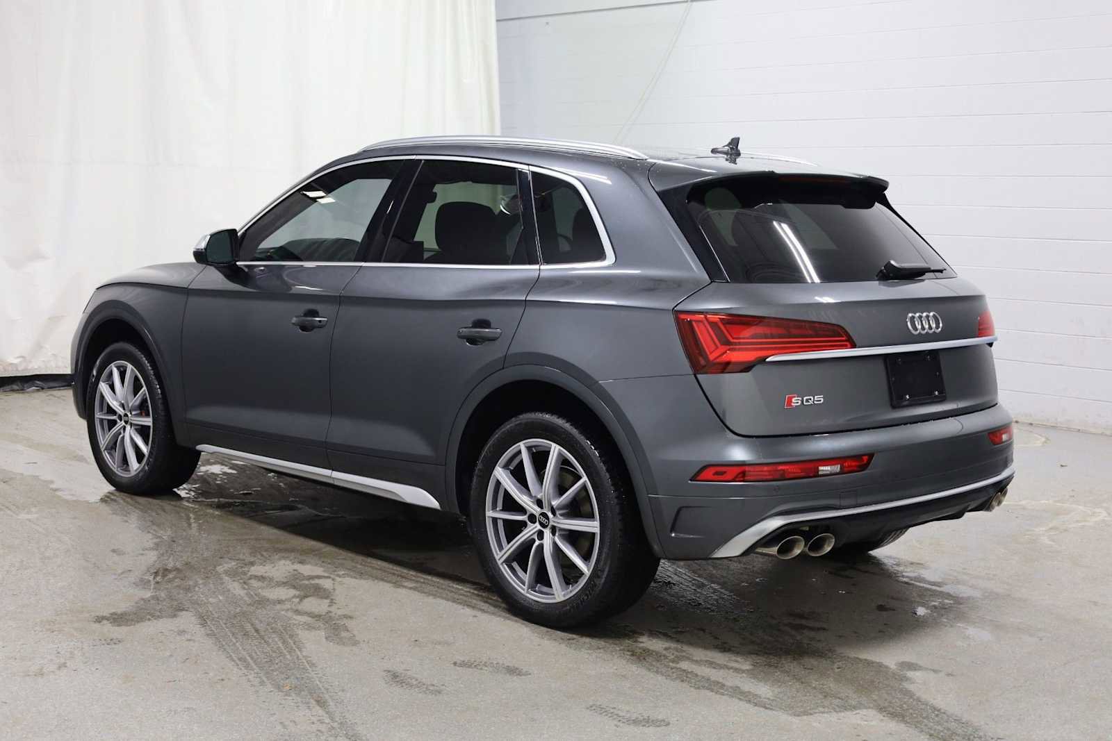 Used 2023 Audi SQ5 Premium Plus w/ Premium Plus Package image 3