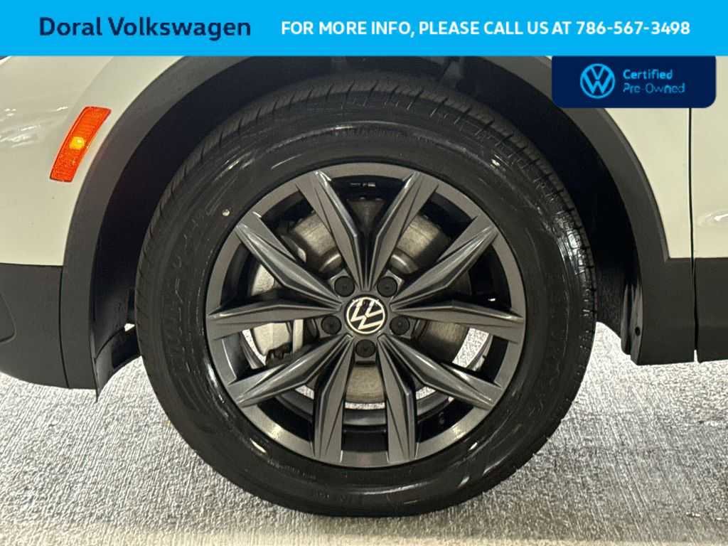 Certified 2022 Volkswagen Tiguan SE FWD image 11