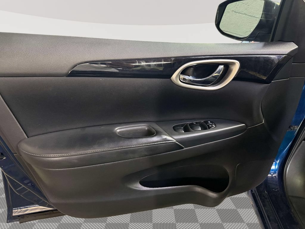 Used 2016 Nissan Sentra SV FWD image 11