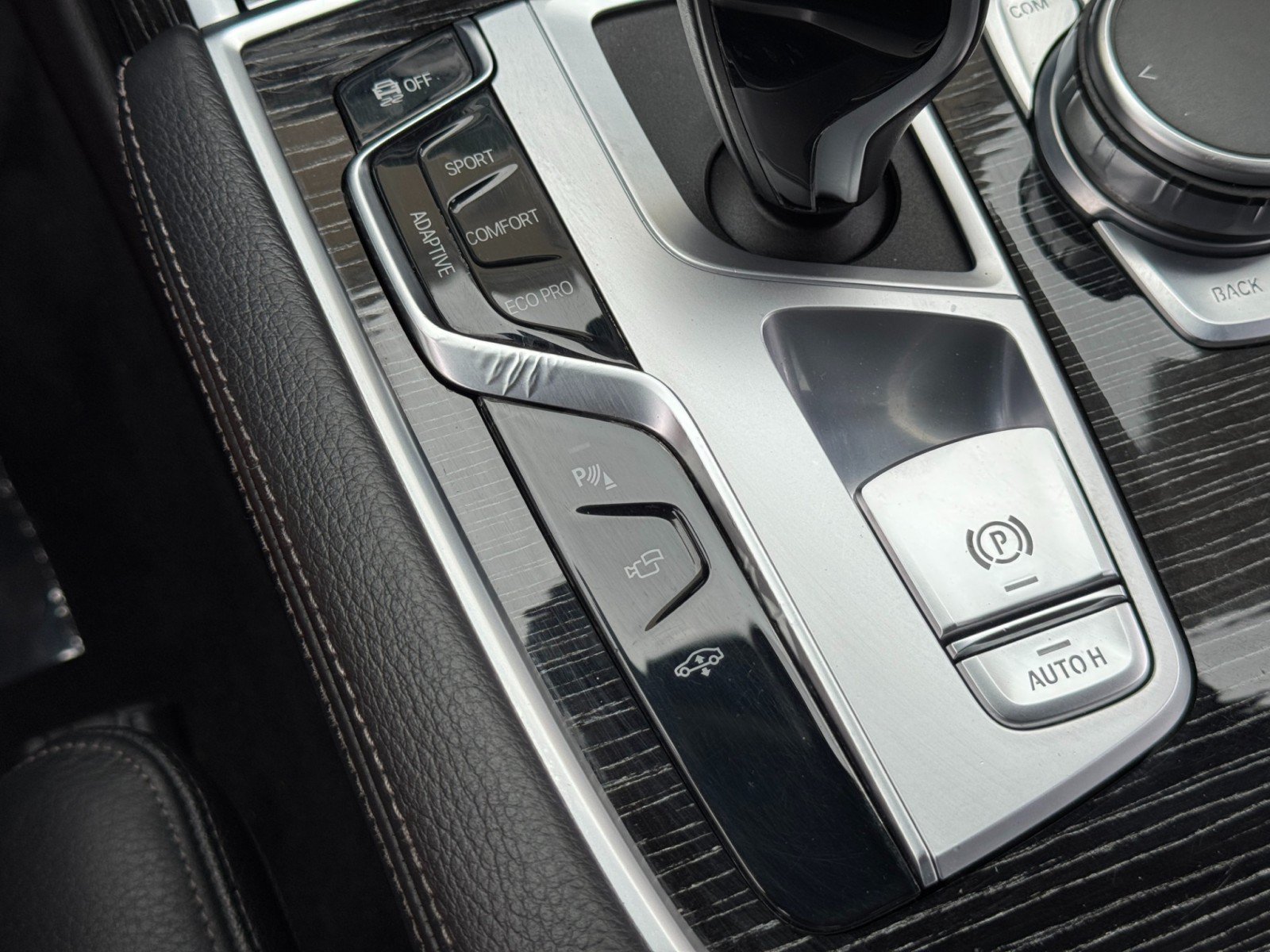 Used 2022 BMW 740i w/ M Sport Package RWD image 34