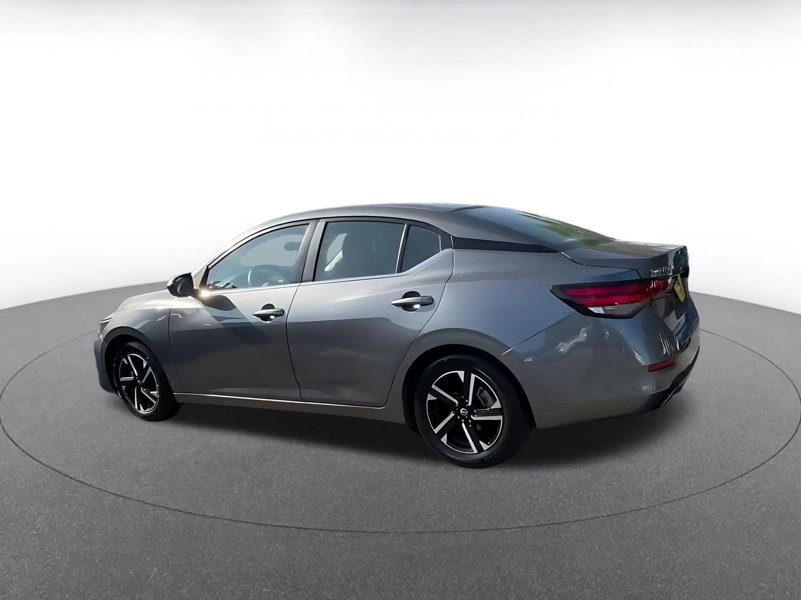 Used 2025 Nissan Sentra SV FWD image 9