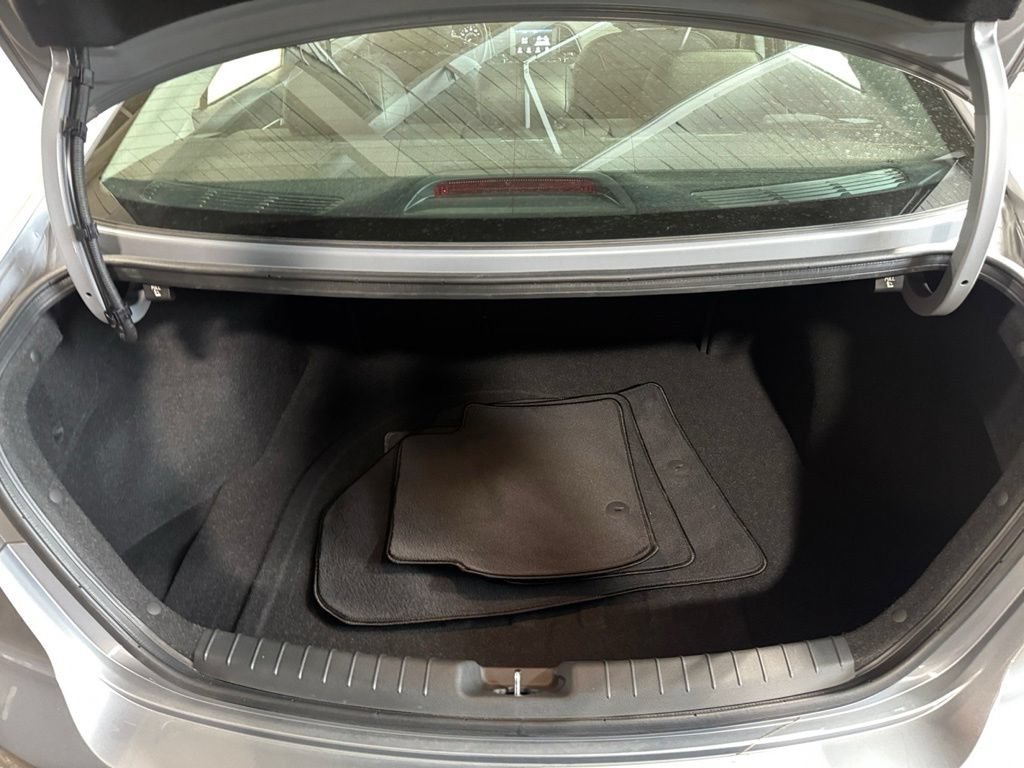 Used 2017 Hyundai Elantra Limited FWD image 21