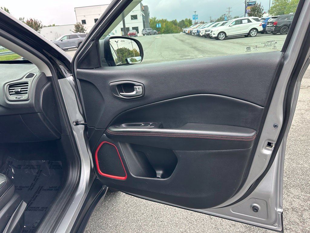 Used 2019 Jeep Compass Trailhawk AWD/4WD image 18