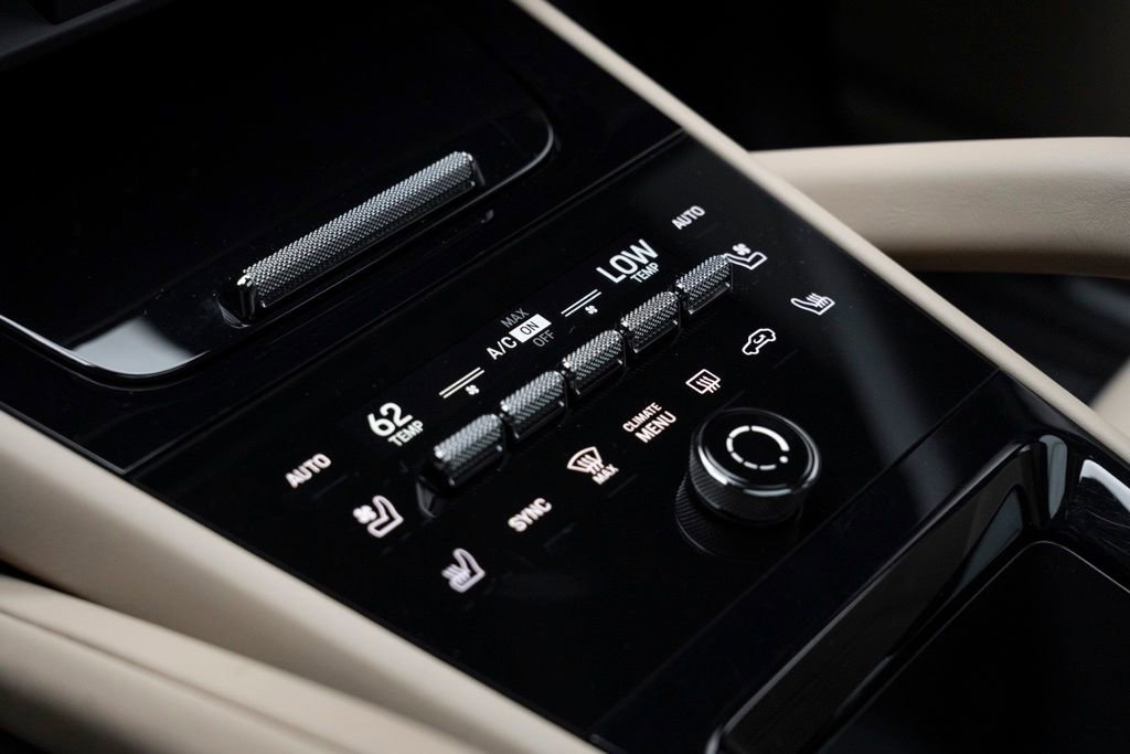 Used 2024 Porsche Cayenne Coupe image 32
