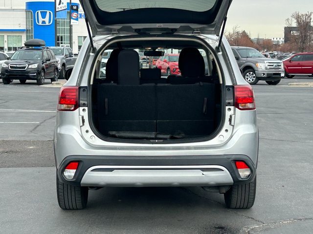 Used 2019 Mitsubishi Outlander SE image 28