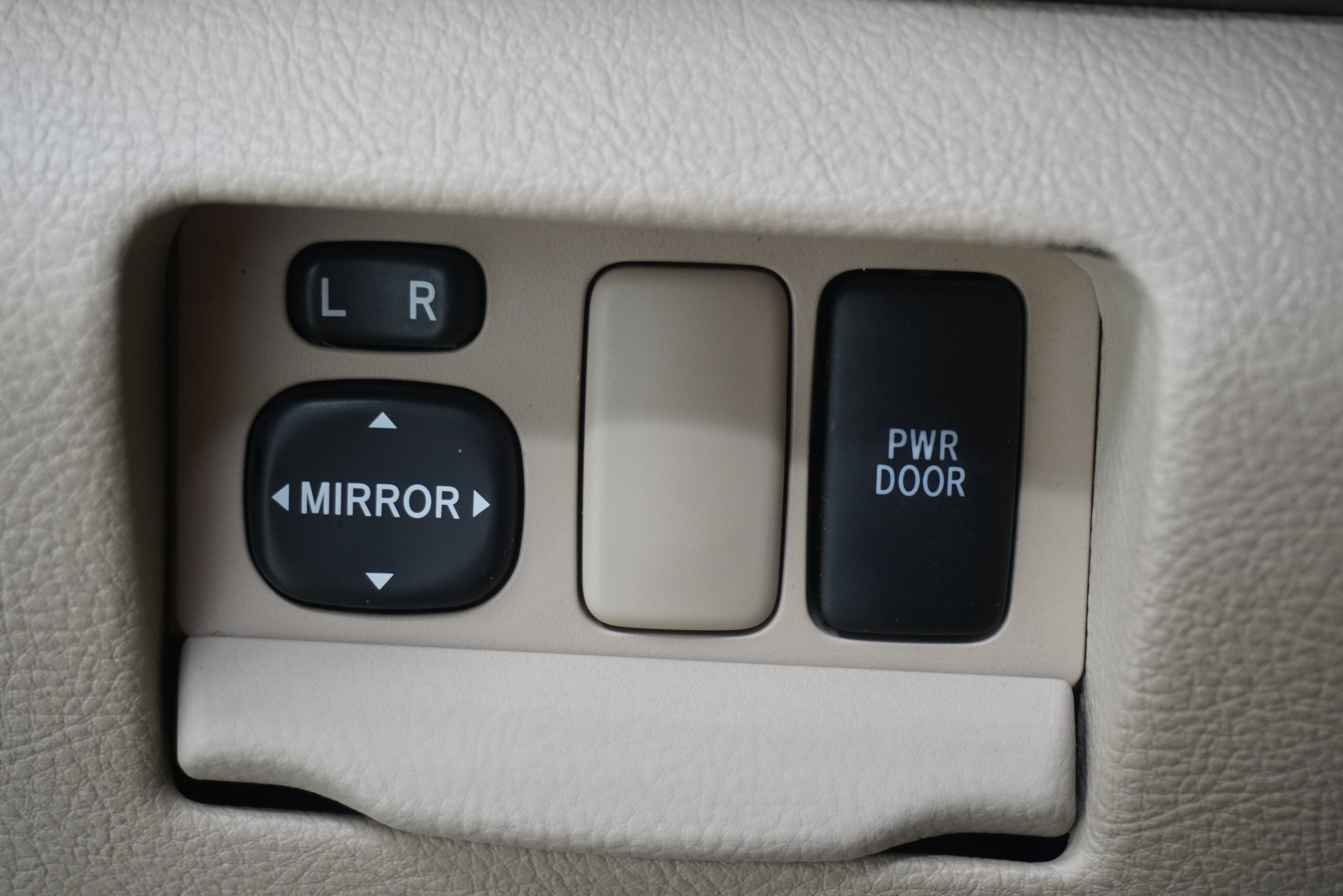 Used 2005 Lexus RX 330 w/ Premium Pkg FWD image 20