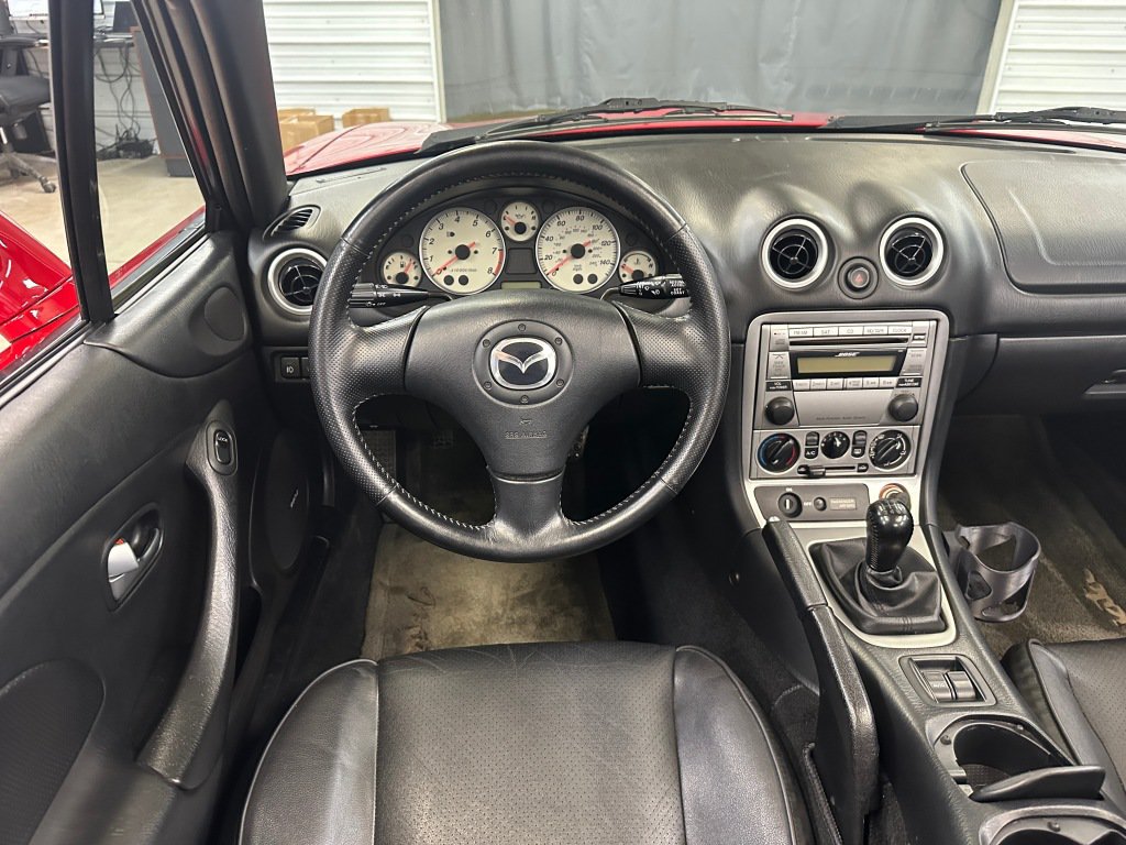 Used 2004 MAZDA MX-5 Miata LS RWD image 2
