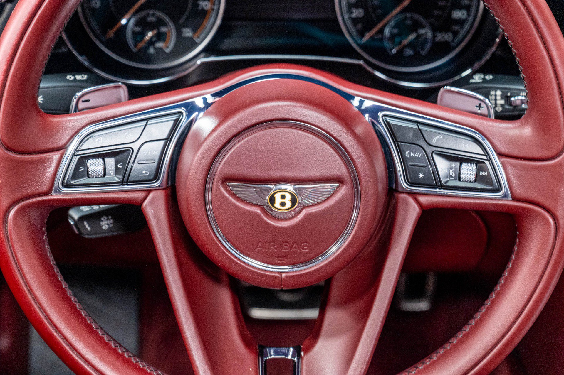 Used 2020 Bentley Bentayga AWD/4WD image 70