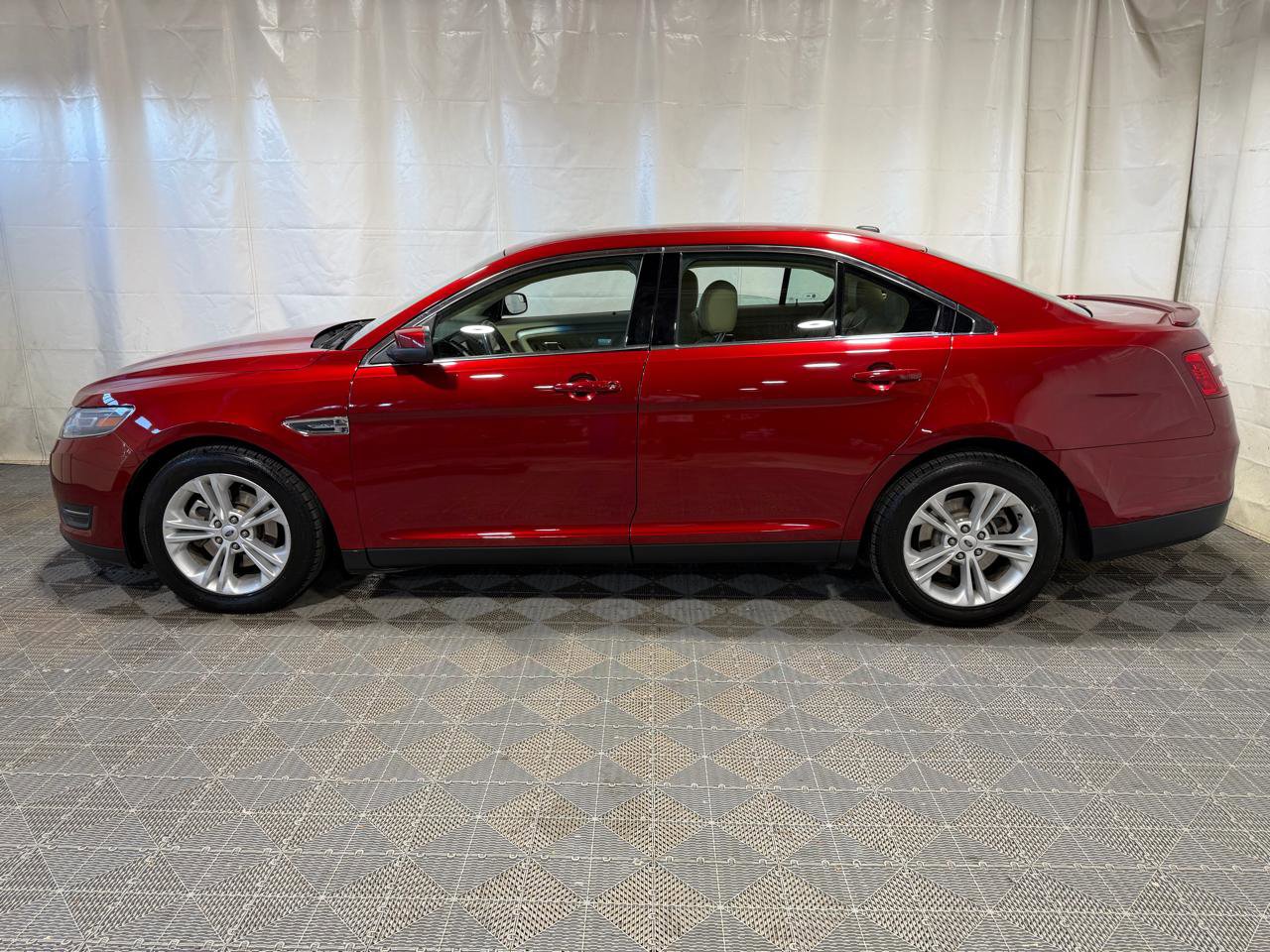 Used 2015 Ford Taurus SEL w/ Equipment Group 201A AWD/4WD image 5