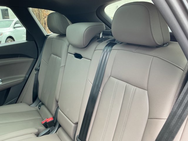 Used 2025 Audi Q5 Premium w/ Convenience Package image 14