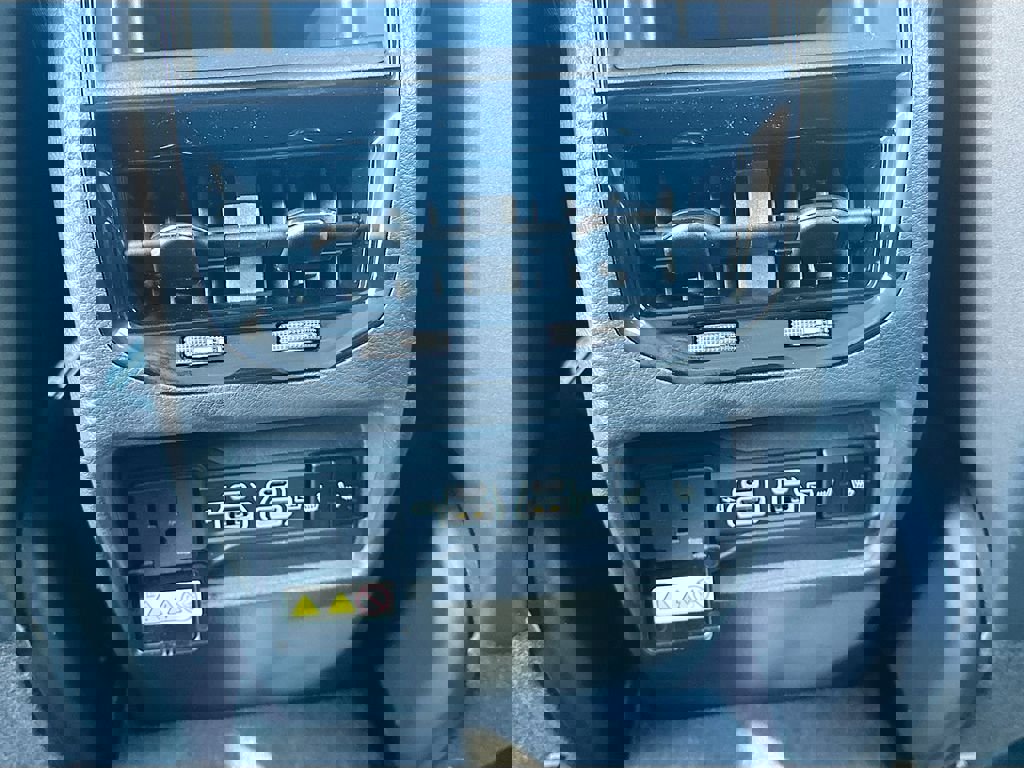 New 2025 Jeep Grand Cherokee Overland w/ Luxury Tech Group IV image 29