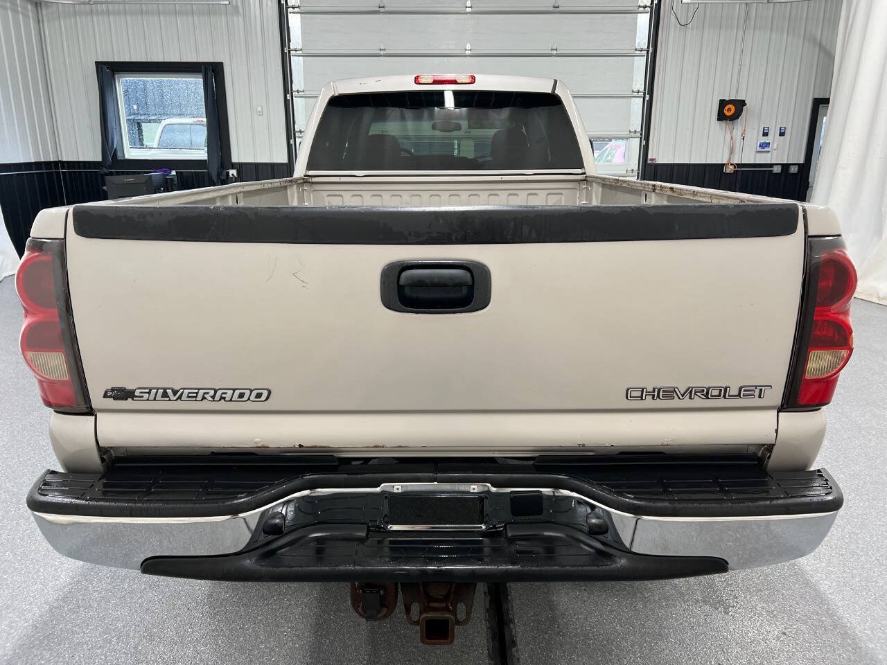 Used 2005 Chevrolet Silverado 3500 LS w/ Heavy-Duty Power Package AWD/4WD image 5