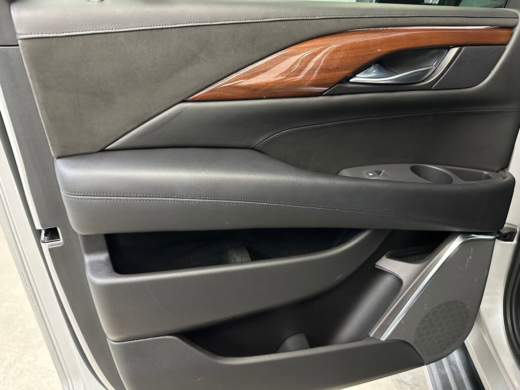 Used 2016 Cadillac Escalade ESV Luxury image 23