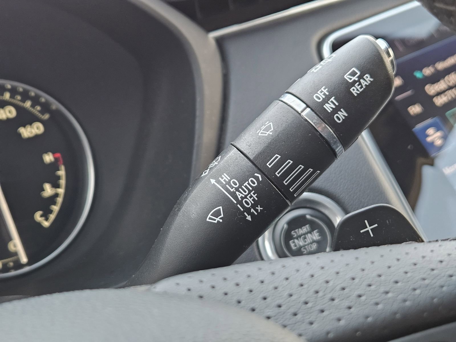 Certified 2023 Cadillac XT4 Sport w/ LPO, Onyx Lite Package image 28