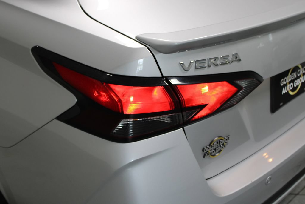 Used 2024 Nissan Versa SR FWD image 48