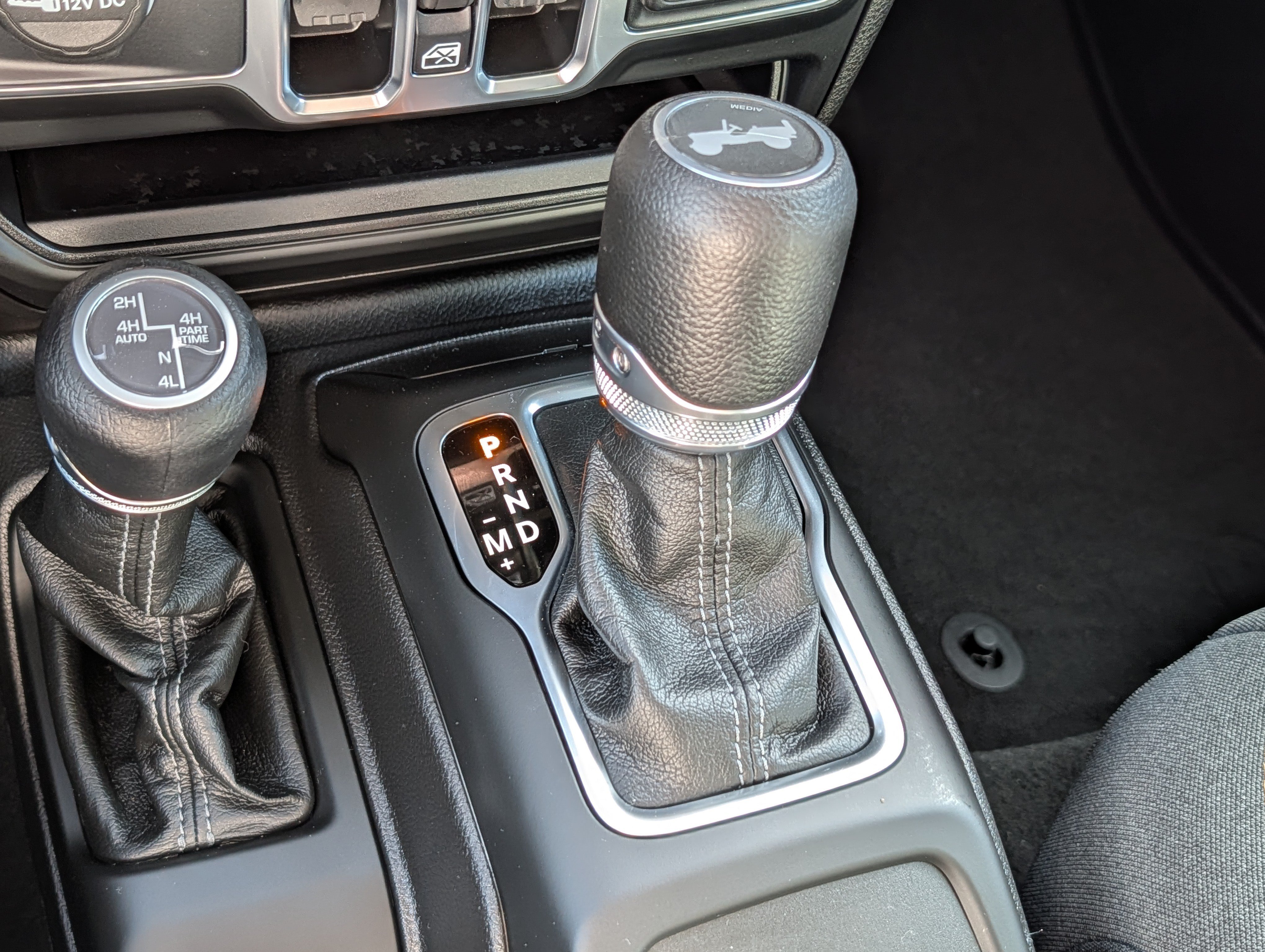 Used 2025 Jeep Wrangler Unlimited Sahara AWD/4WD image 24