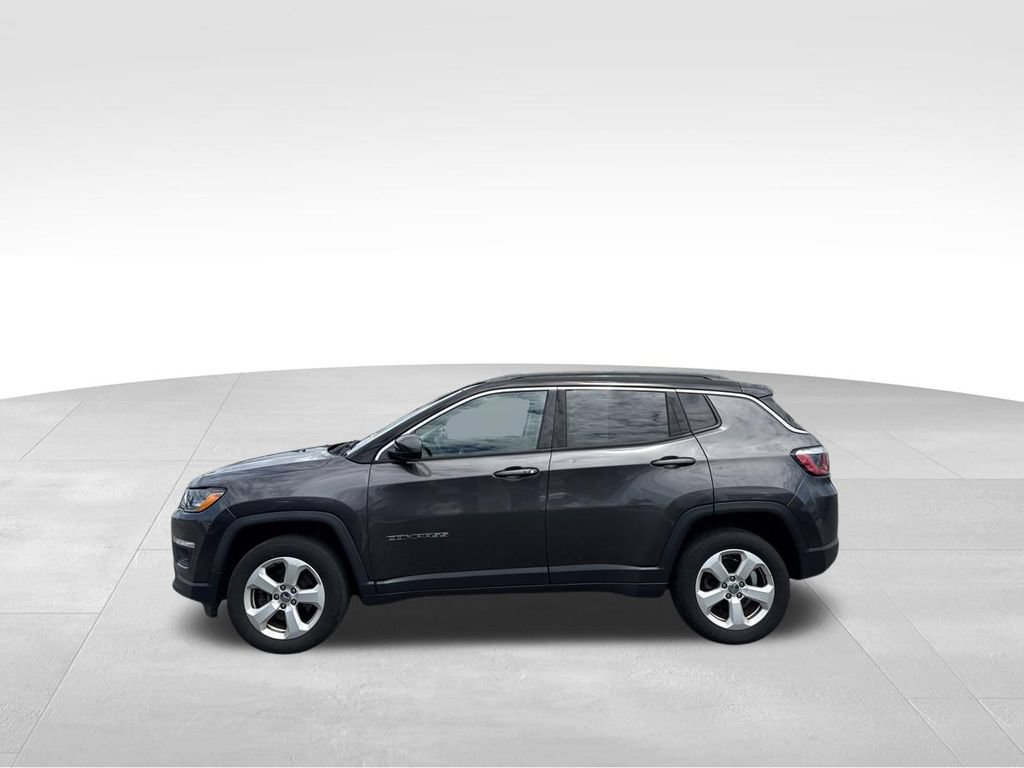 Used 2018 Jeep Compass Latitude w/ Popular Equipment Group AWD/4WD image 2
