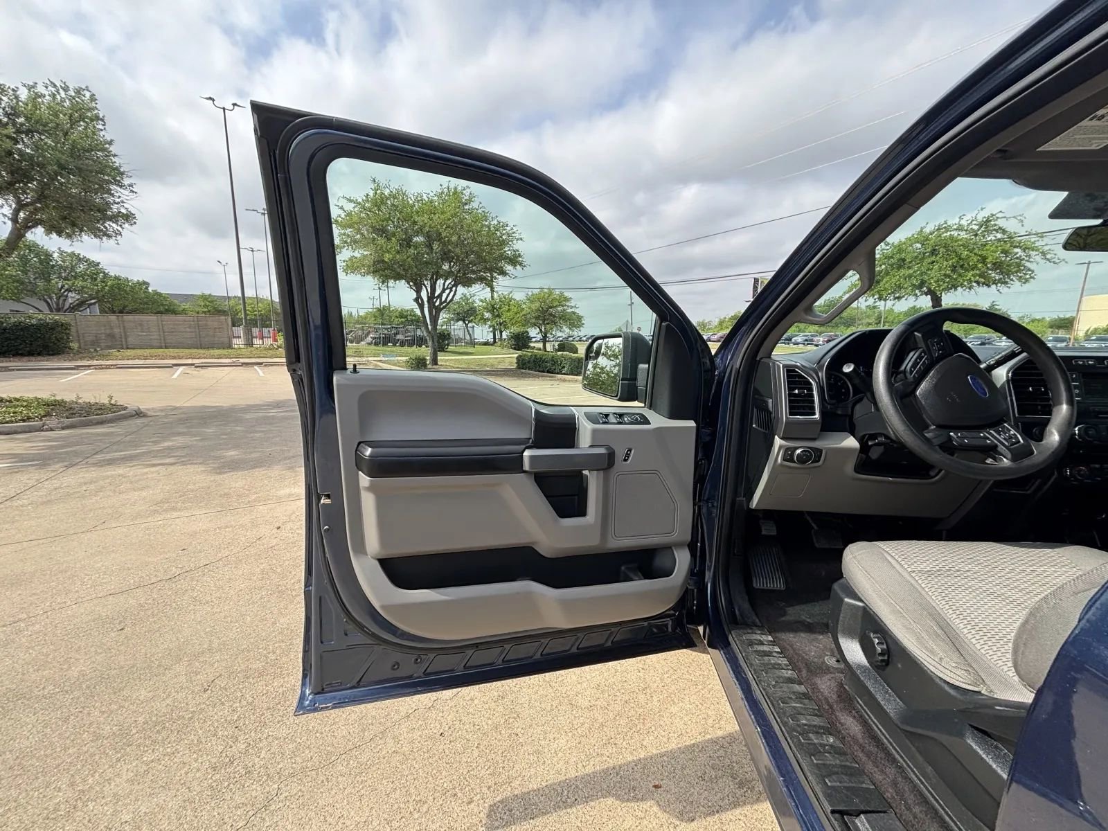 Used 2016 Ford F150 XLT AWD/4WD image 11