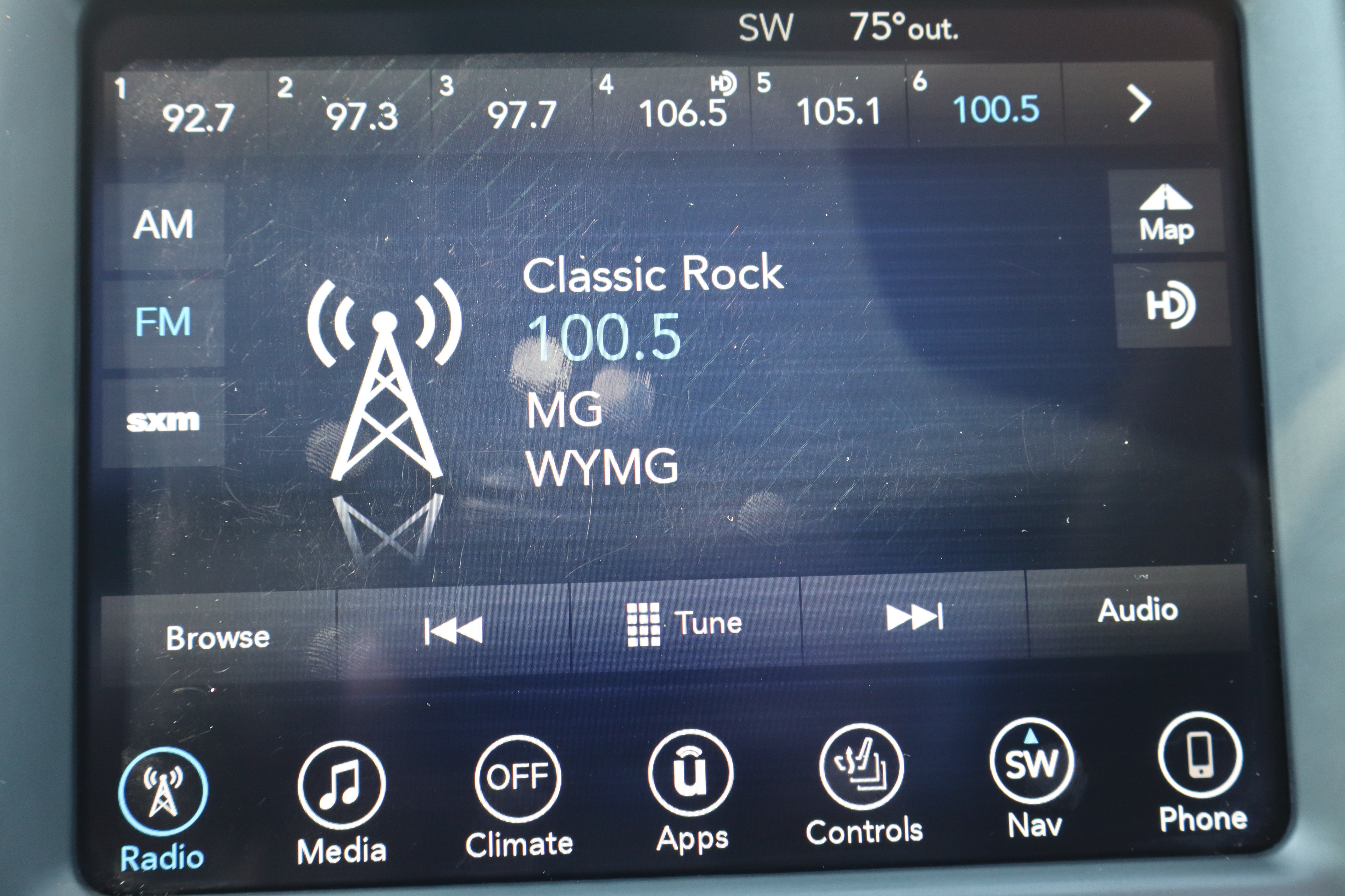 Used 2017 Chrysler 300 C AWD/4WD image 18