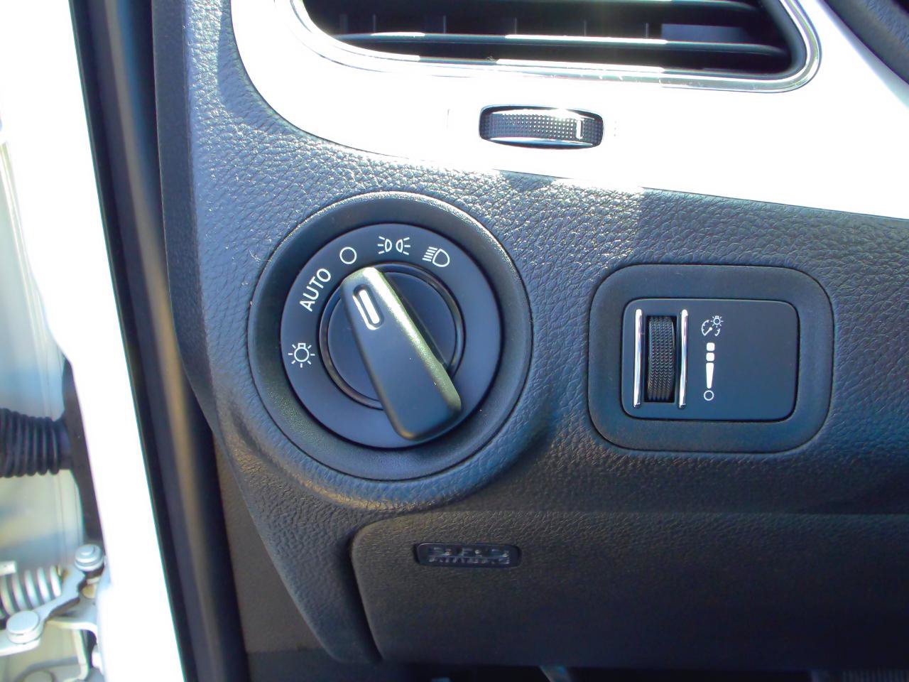 Used 2020 Dodge Journey SE w/ Blacktop Package FWD image 14