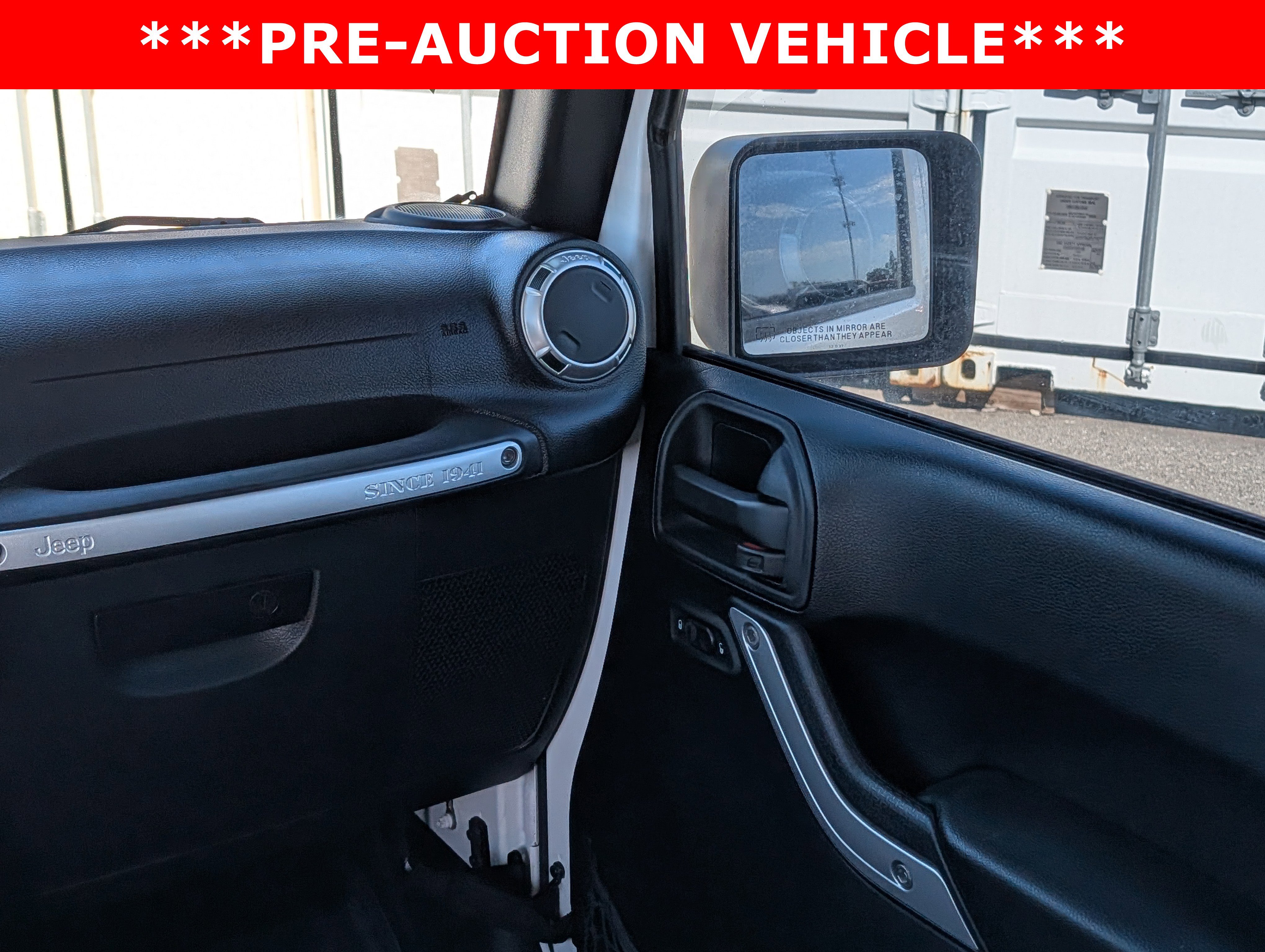 Used 2017 Jeep Wrangler Unlimited Rubicon w/ Connectivity Group image 17