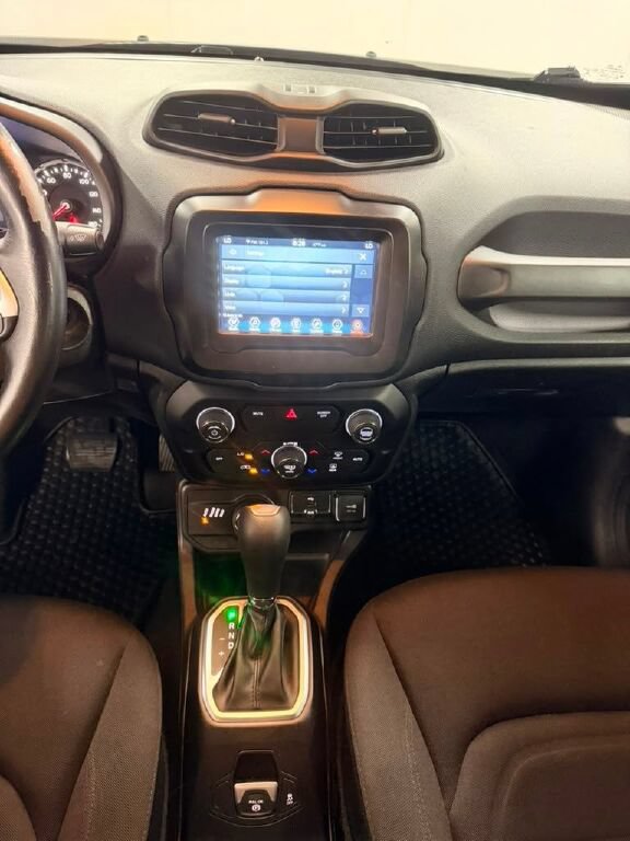 Used 2018 Jeep Renegade Latitude w/ Cold Weather Group AWD/4WD image 30
