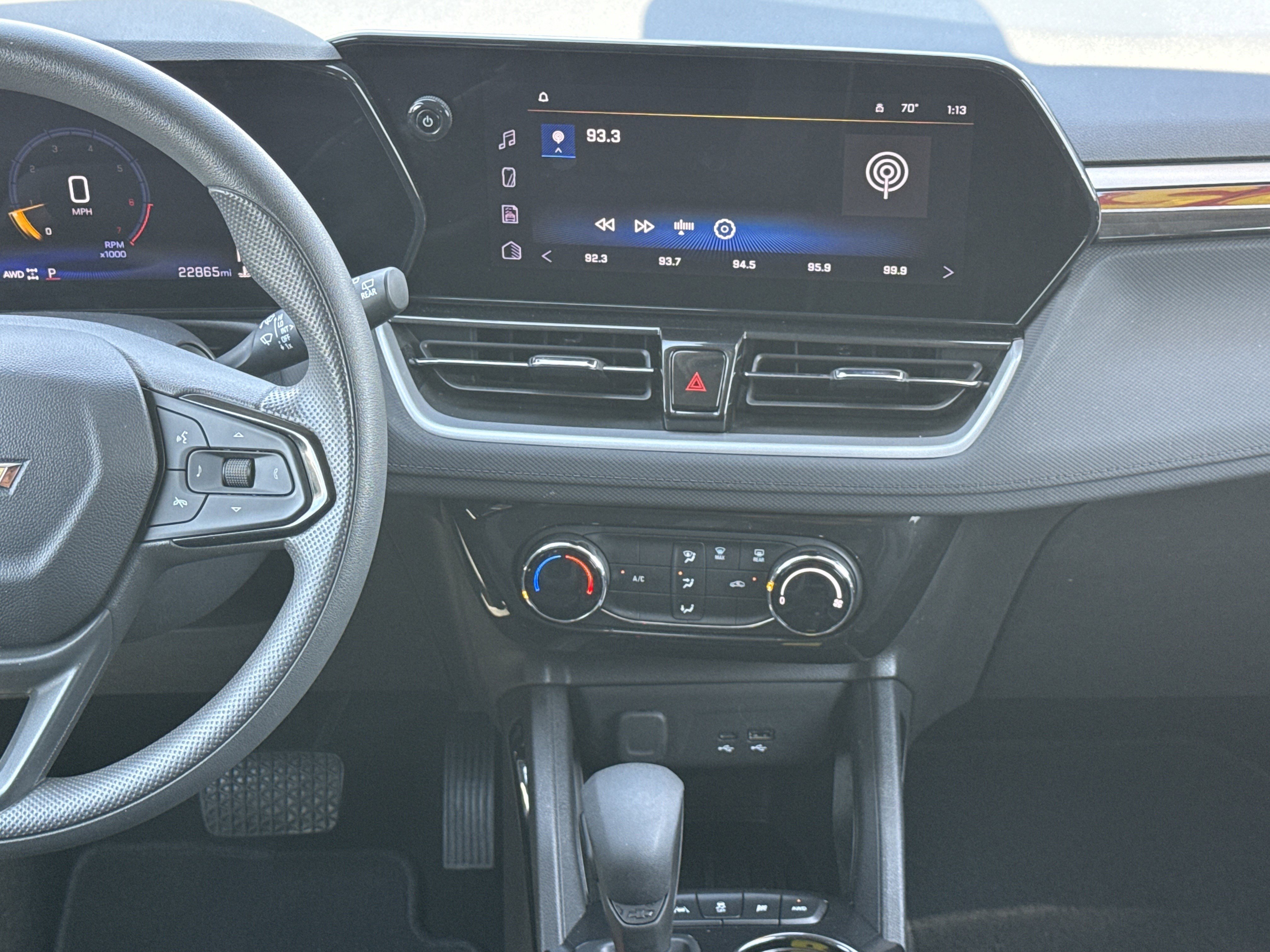 Used 2025 Chevrolet TrailBlazer LT AWD/4WD image 28