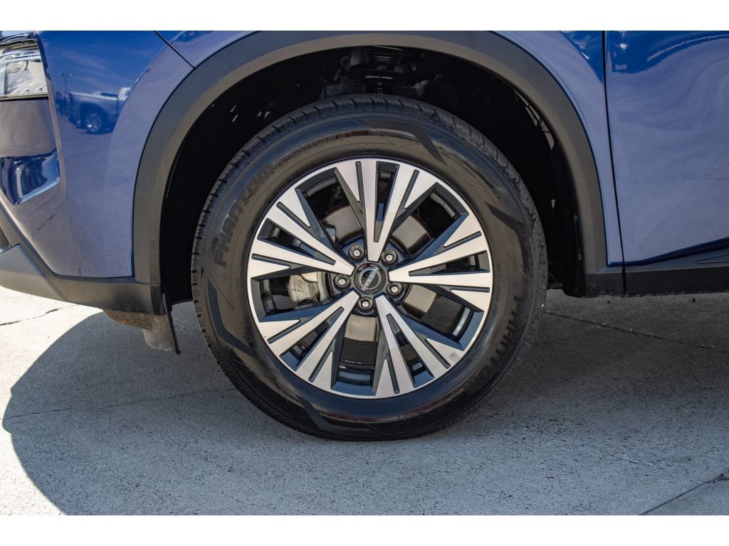 Used 2023 Nissan Rogue SV AWD/4WD image 5