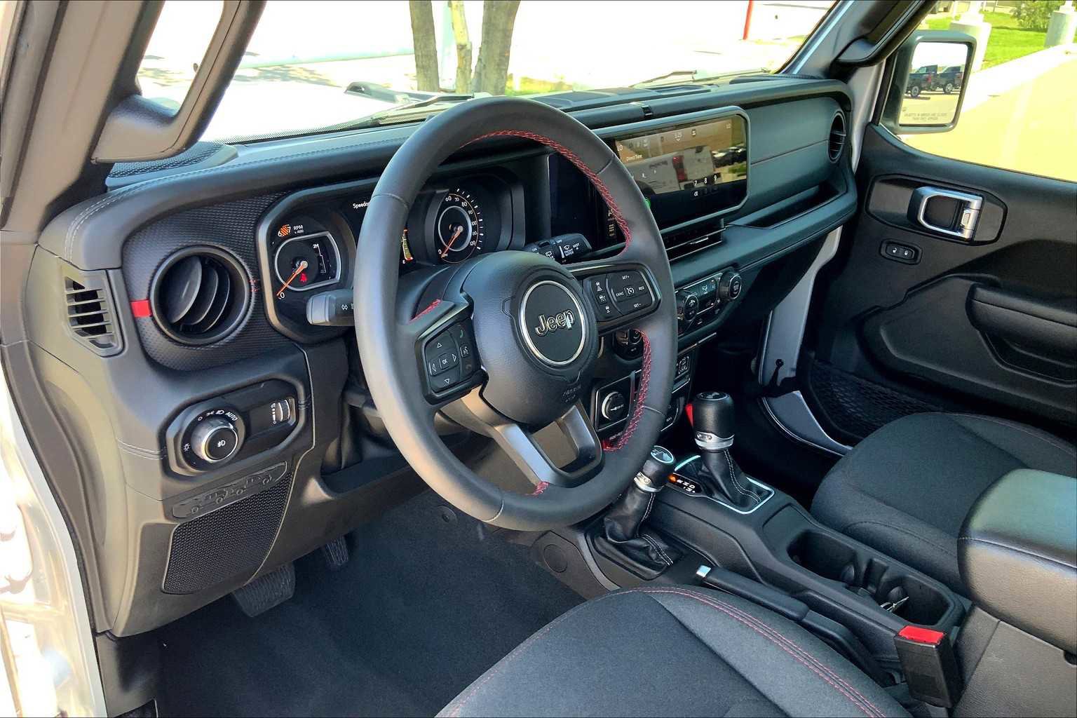 Used 2024 Jeep Wrangler Unlimited Rubicon image 33