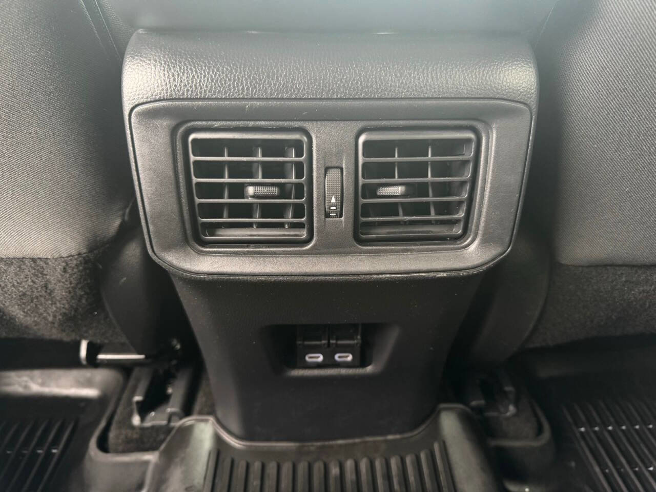 Used 2024 Toyota RAV4 XLE w/ Convenience Package image 29