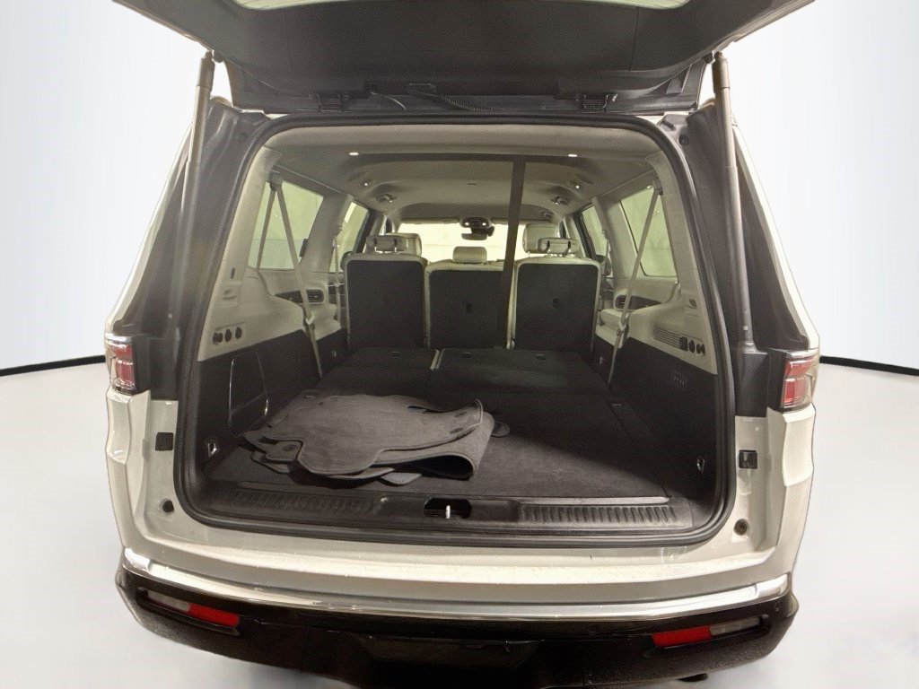 Used 2024 Jeep Wagoneer L Series II w/ Flexible Seating Group RWD image 34