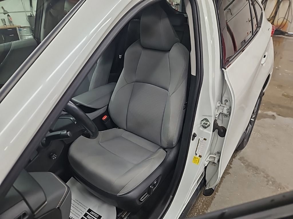 Used 2023 Toyota Venza LE image 11